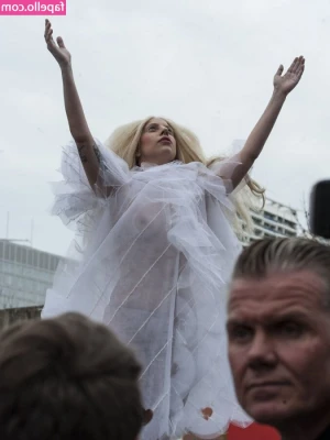 Lady Gaga [ lady-gaga ] - I study a lot and try to learn new skills because I have endless