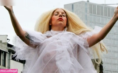 Lady Gaga [ lady-gaga ] - Come and see what I have waiting. 😜