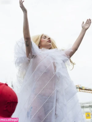 Lady Gaga [ lady-gaga ] - I think I’m going to do a 9pm show soon! What days are best for you