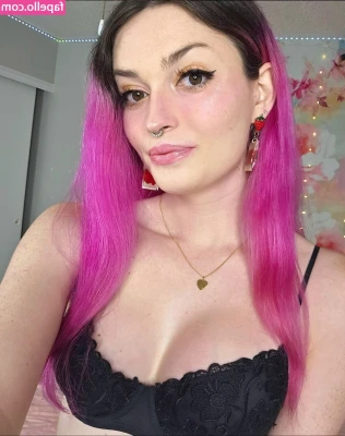 Natalie Stone [ natalie-stone ] - DM me if you want to see a Slutty secretary suck and fuck her boss