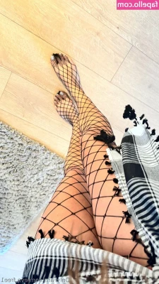 eva.s [ eva-s ] - I cant even fit them in the pic!