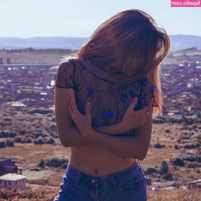 AlinaNaMeli - Climaxing violently with huge clitoris while inserting a dildo