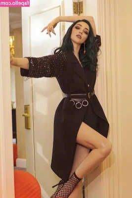 Emma Dumont [ emma-dumont ] - Would we like some new raven content soon?