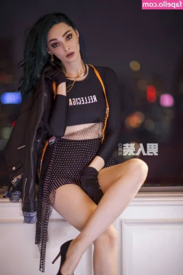 Emma Dumont [ emma-dumont ] - A message to you pathetic losers that keep sending me dick pics. 😂