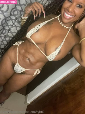 minniexoxo20 - how’s your quarantine going ? feel free to chat with me 🥰