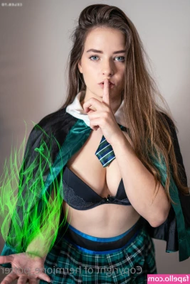 hermione_potter [ hermione-potter ] - HORNY BIG TITTY SLUT 💋💋💋  (I post fully explicit on my $3