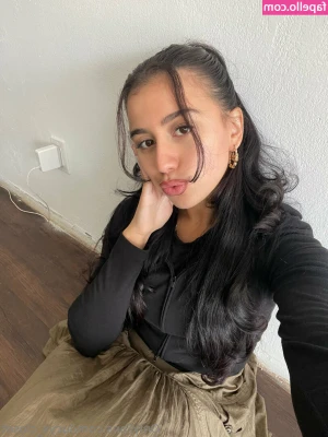 lucys_closet [ lucys-closet-3 ] - Sick af bare with my guys 💋💋