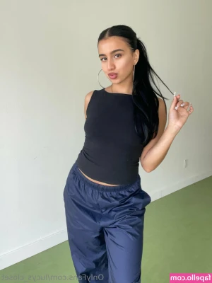 lucys_closet [ lucys-closet-3 ] - The masturbating at work video is really hot…yall should buy it
