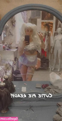 xoklautease - Spogliarello fotografico😈 oggi sono uscita di casa vestita così e