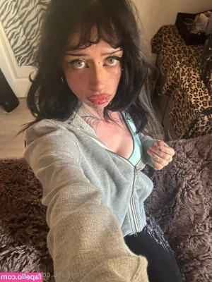 Rio Lawlor [ rio-lawlor ] - watch me gag and spit on my brand new brown/black dildo, it turns me