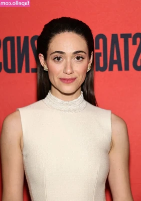 Emmy Rossum [ emmy-rossum ] - Hola bebé 😘