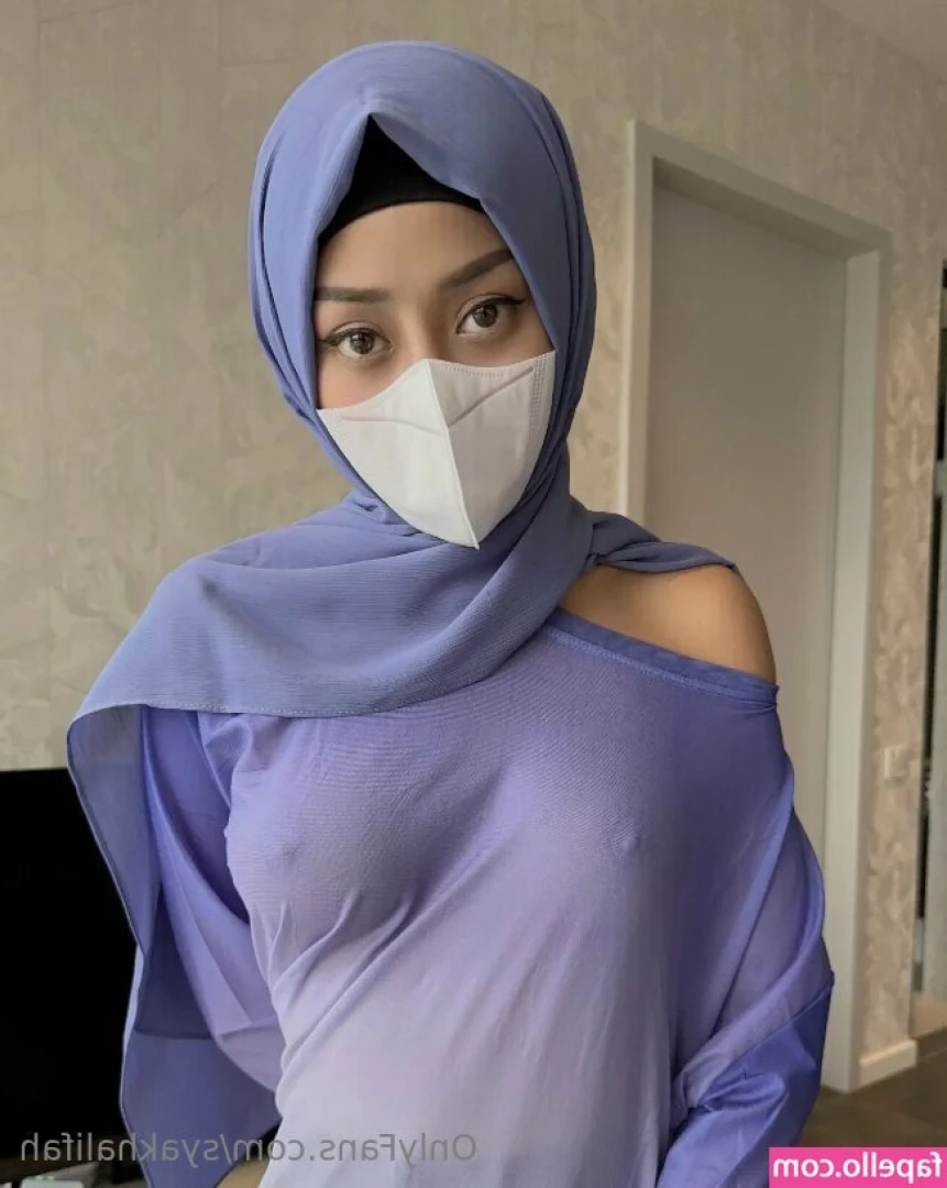 syakhalifah [ syakhalifah-22 ] - It’s been so cloudy today and I’m still in my pajamas 😝