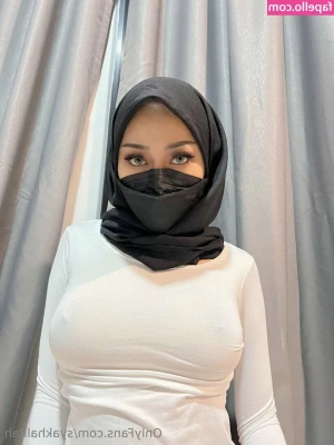 syakhalifah [ syakhalifah-22 ] - Good morning everyone happy Friday  I am just signing autographs for