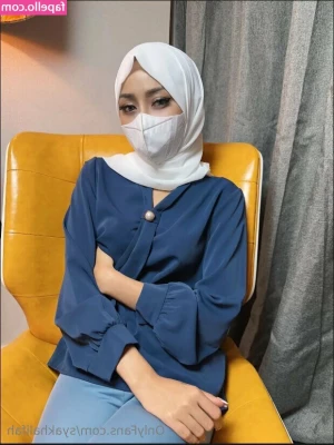 syakhalifah [ syakhalifah-22 ] - Some girls have jugs  I have mugs