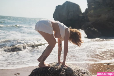 Aksinya_carrot [ aksinya-carrot ] - Feeling a little cheeky today... Wanna see why? ⋆｡˚ ☁︎