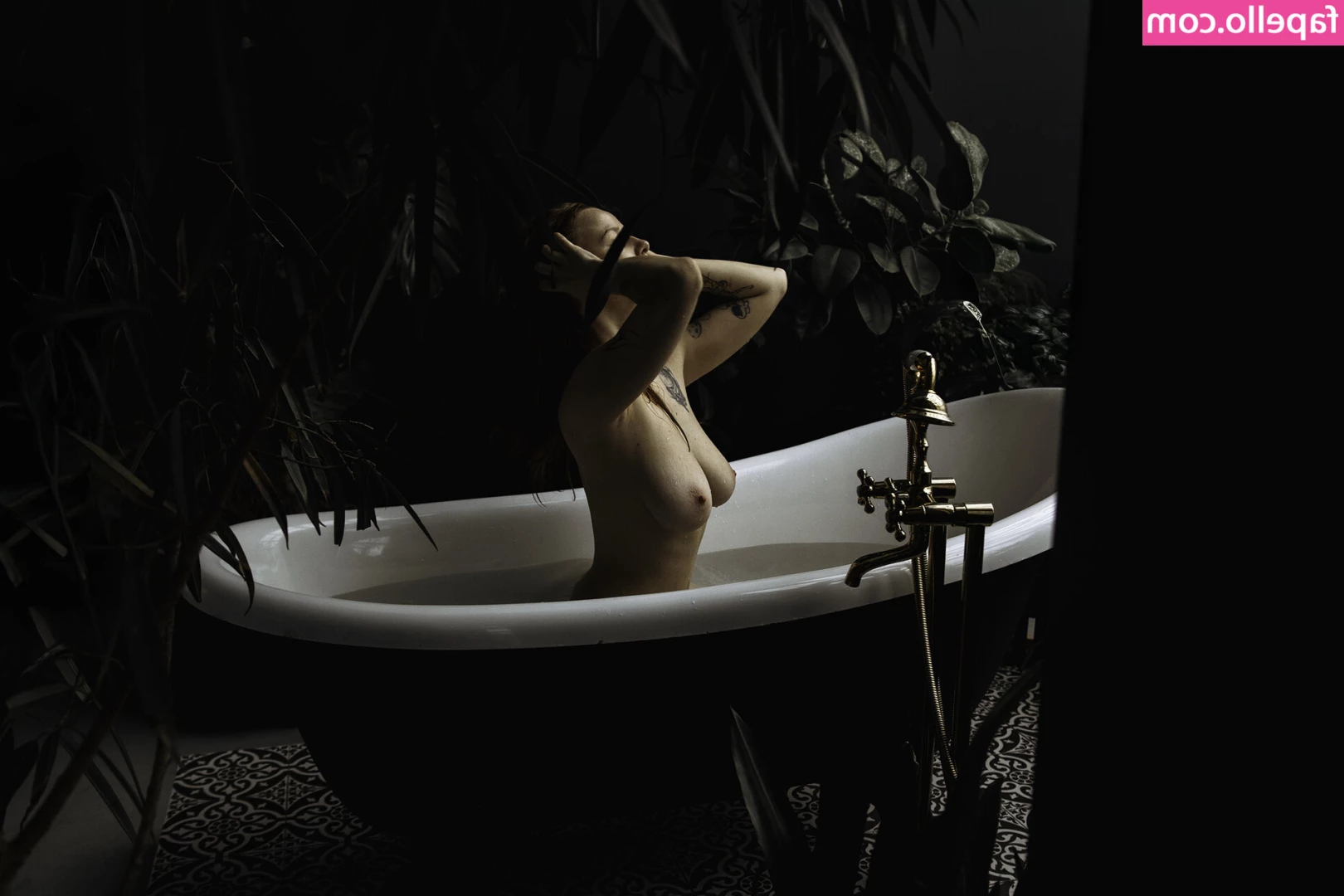 Aksinya_carrot [ aksinya-carrot ] - Good Morning friends   Its lonely in my bed lets change that