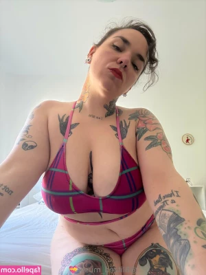 blitzed_muse [ blitzed-muse ] - UPDATE: my grandma is still on a ventilator and feeding tube. I’m