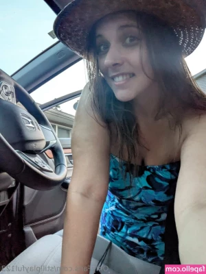 stillplayful123 - Suck my lips baby