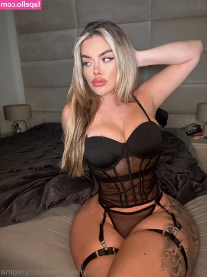 cakequeengina - Your warm breath against my neck is what I crave. 🥵