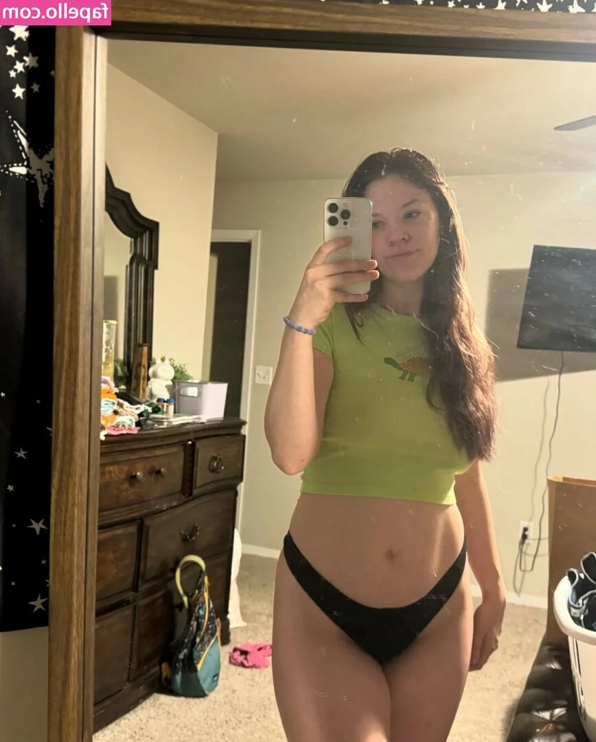 cosmicslxt - Do u prefer 🍑 or 🍒?