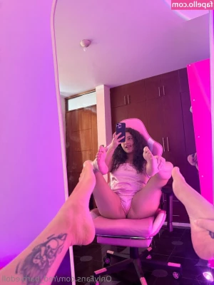 red_barbiedoll [ red-barbiedoll ] - Sassy and assy 😋😈