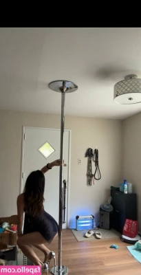 sofiasuxx - This little slut wants to play part 1