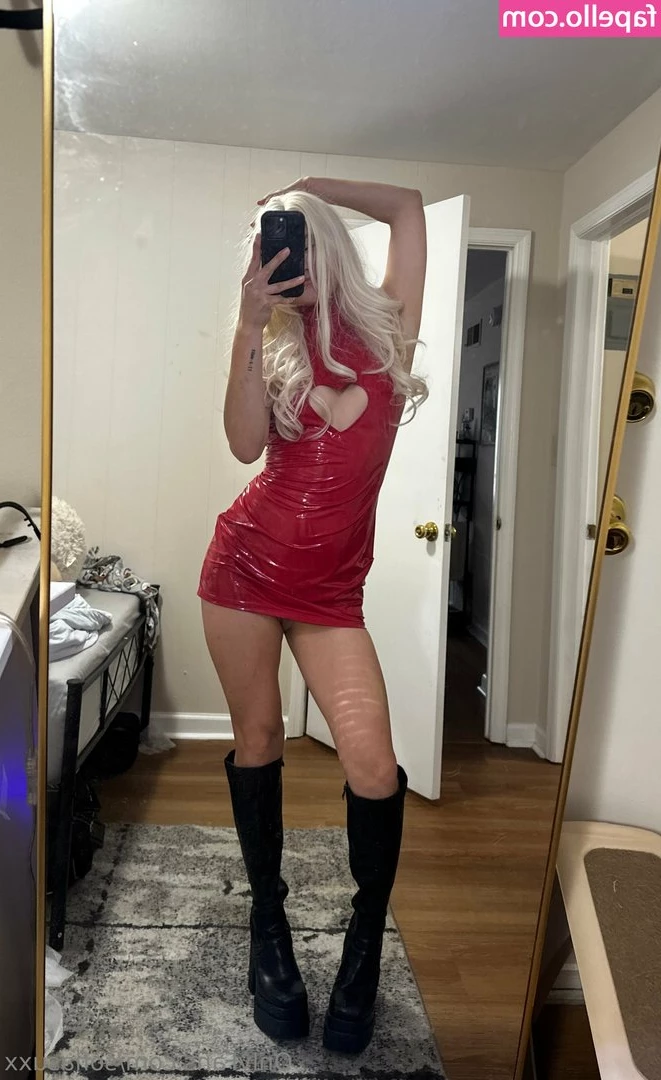 sofiasuxx - Ya mans wish he had it like me