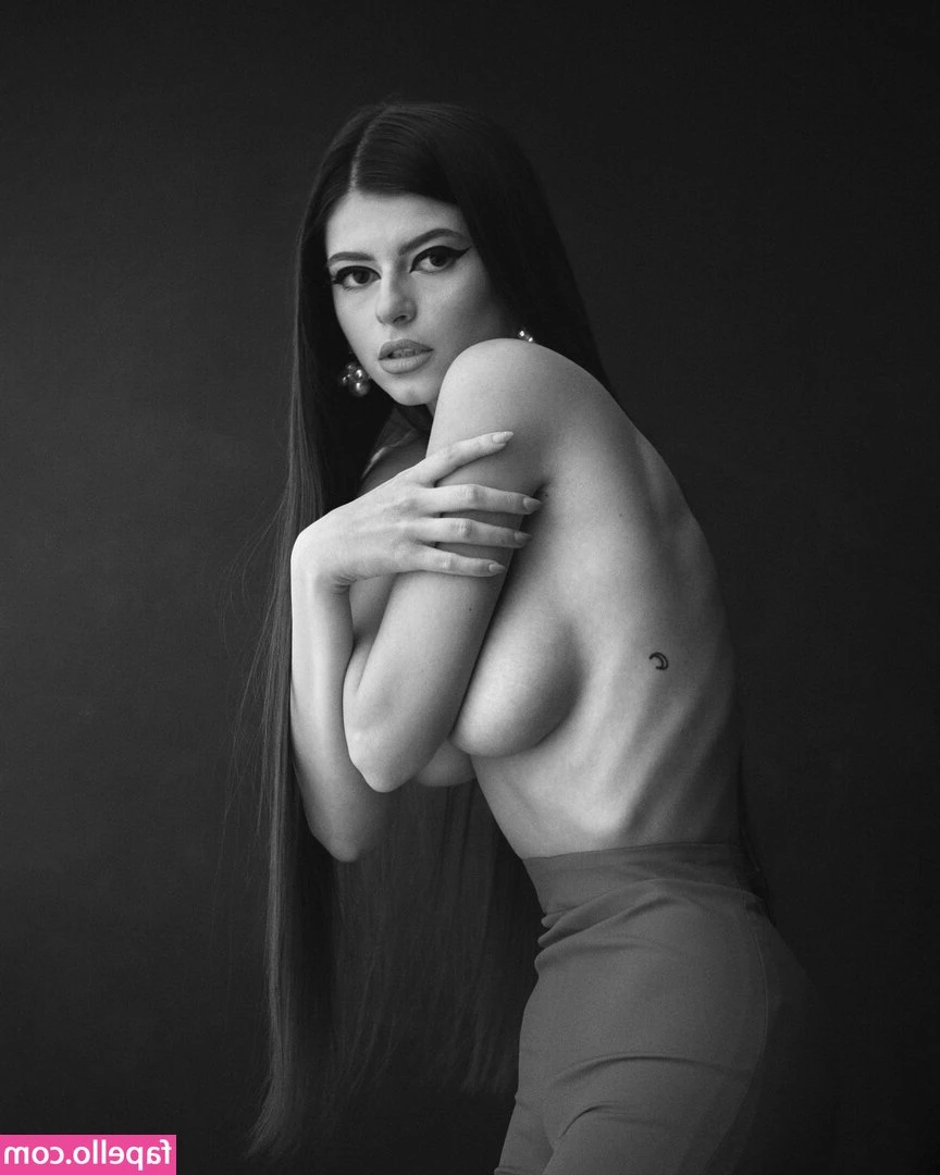 Mihaela Raducu [ mihaela-raducu-1 ] - Damn