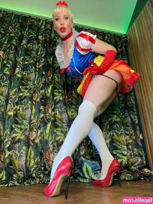 rebeccamoreuk - Fun at secrets with mr Florida  I took a gummy  and they tend to