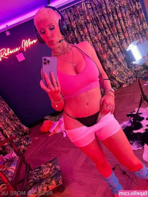 rebeccamoreuk - I m not trying to be sexy its just my way to express myself when i