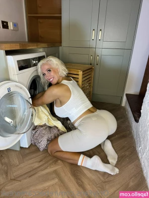 rebeccamoreuk - What about my hair??? Who likes my hair? What do we think to it? Just