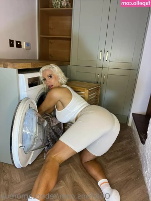 rebeccamoreuk - lift my skirt daddy