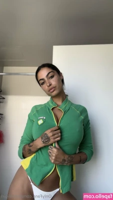 thecaligirl [ thecaligirl-1 ] - Want to be the quarterback or the receiver