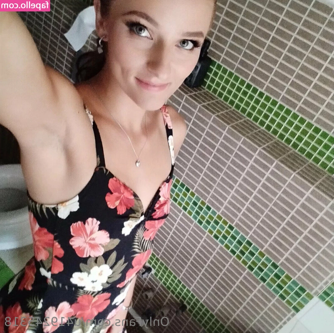 luciannaxxlucci - Does     does senpai like the view   3