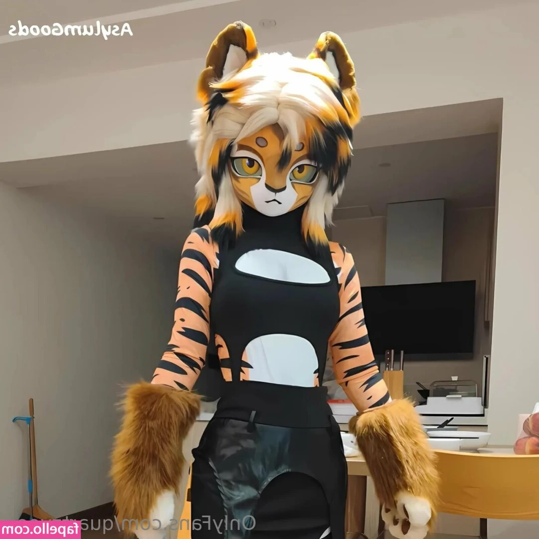 quartzyeen - Forgot to take my knickers off