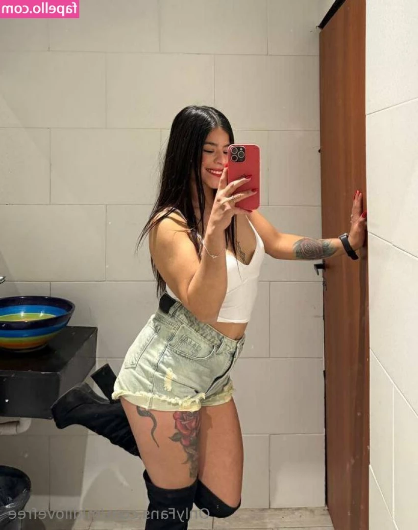 midilovefree - Small sofas make you feel closer to each other 💋