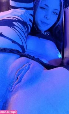 devotedpaintoy - Ur naked busty Queen 👑♥️
