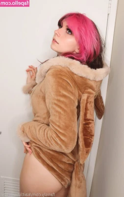 Kaitlin Witcher [ kaitlin-witcher-27 ] - Cuddle on the couch with me this morning?
