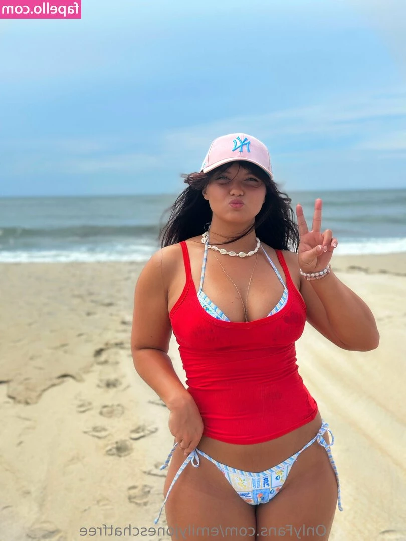 emilyjoneschatfree [ emilyjoneschatfree-4 ] - Come right at me and give me a kiss😋😘