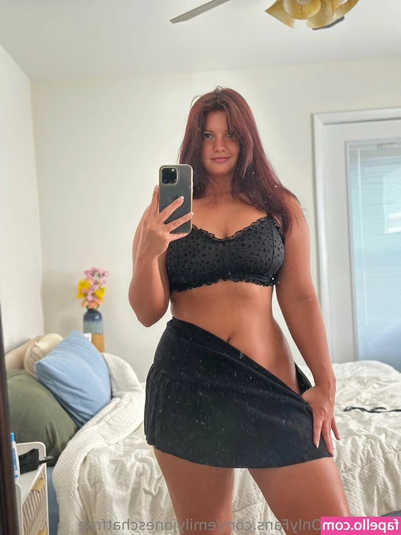 emilyjoneschatfree [ emilyjoneschatfree-4 ] - Trying to find a pose you'd like 🙈