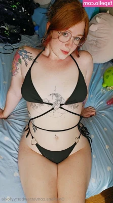 strawberryyfoxie - Scroll down to see tons of cum shot videos