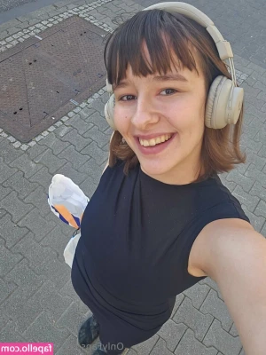 xo_lena_xo [ xo-lena-xo ] - Stripping and dancing for you.