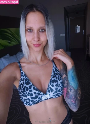 victoriaa0028 - On a dit teasing et masturbation ? 😇