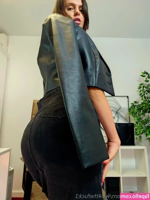 wh4thefuck1 - Pumping some chest dude...