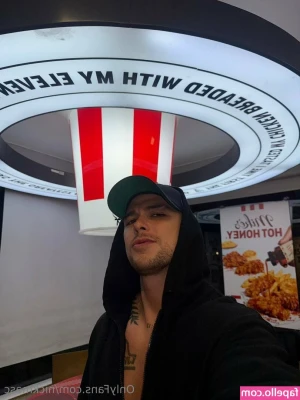 nickmasc [ nickmasc-1 ] - Um it's after 3am here and here we are wide awake 🇬🇷