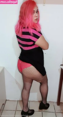 crisschubbylewd - Check out this set. Belly in fishnet tights :)