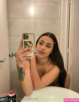 hottie.mari [ hottie-mari ] - 💦 It’s pouring outside! Sexting and Filming all day 💦 