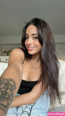 hottie.mari [ hottie-mari ] - Caught you looking up my skirt 😏