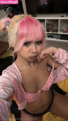 angelic.dollyyy [ angelic-dollyyy ] - A little behind the scenes. Getting ready now! What you wanna
