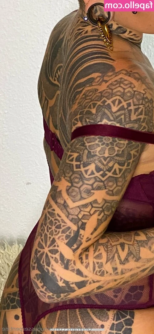 sinuousserpentine - My naked ass